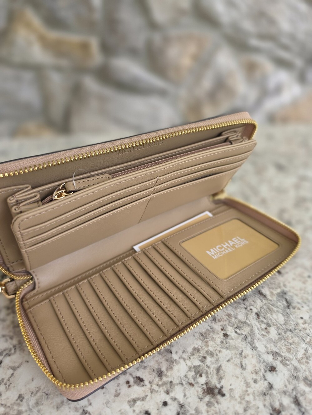 Michael Kors Jet Set Large Tan Continental Wristlet Wallet - Picture 3 of 6